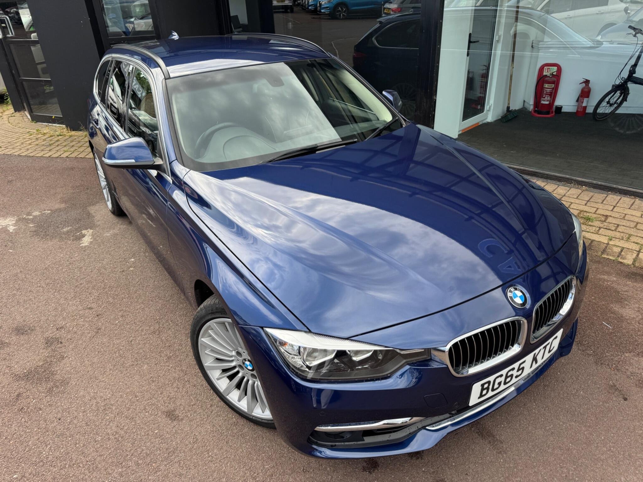 BMW 3 SERIES 2.0 330I LUXURY TOURING AUTO EURO 6 S S 5DR 10,990 58...